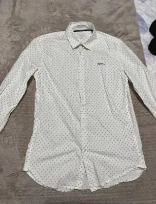 Camisa blanca con estampado