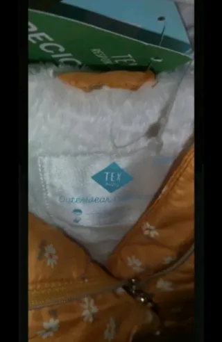 Cappotto giallo con stampa floreale