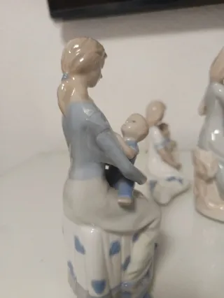 Figuras de porcelana de madre e hijos
