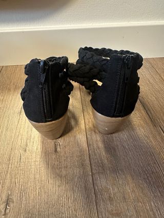 Sandalias TNG Negras Trenzadas