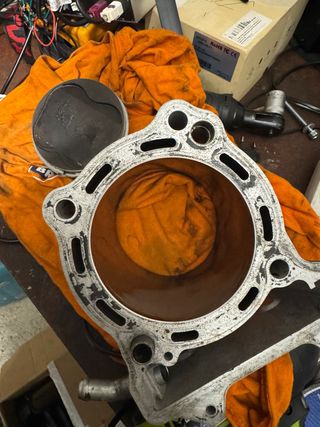 Cilindro y pistón Suzuki Ltz 400