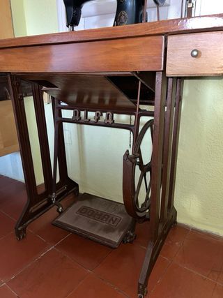 Máquina de coser Alfa antigua