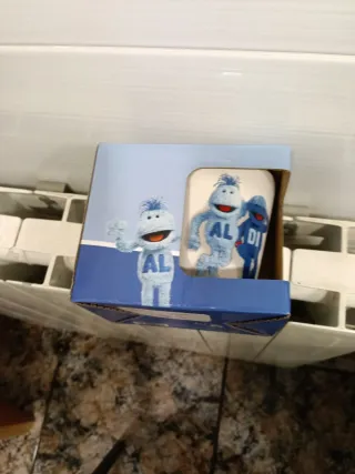 Taza y fiambrera Aldi muñecos