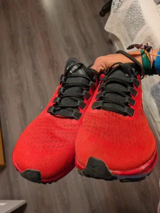 Zapatillas Nike Pegasus 37 Talla 44 Rojas y Negra