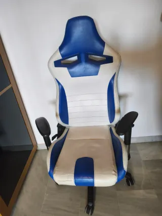 Silla gaming blanca y azul