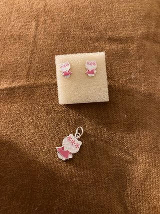 Conjunto Hello Kitty Pendientes y Colgante