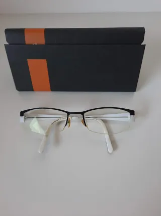Gafas de mujer montura negra y blanca