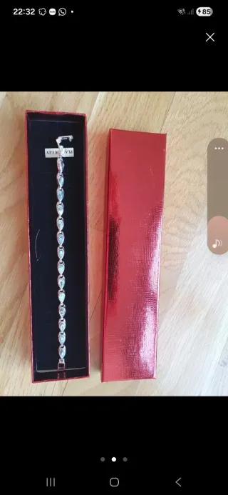 Conjunto de pulsera y pendientes de plata