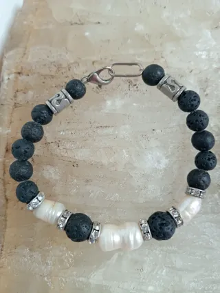Pulsera Perlas Semi-Barrocas y Lava Volcánica