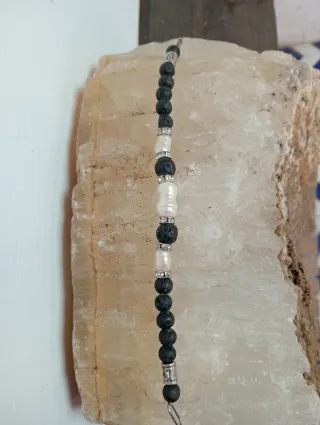 Pulsera Perlas Semi-Barrocas y Lava Volcánica
