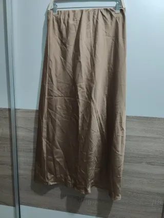 Falda larga satinada