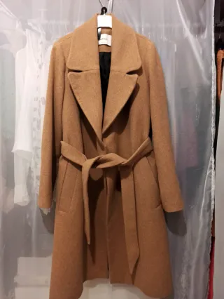 Abrigo Camel Stradivarius Talla S