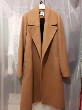 Abrigo Camel Stradivarius Talla S