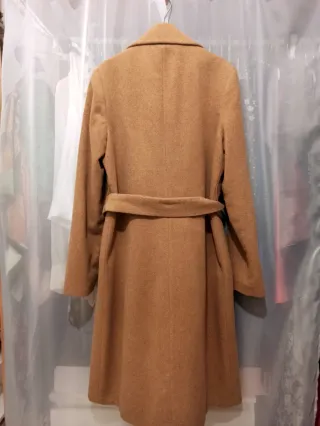 Abrigo Camel Stradivarius Talla S