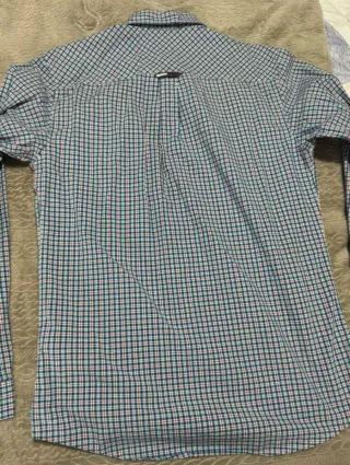 Camisa de cuadros azul y rojo