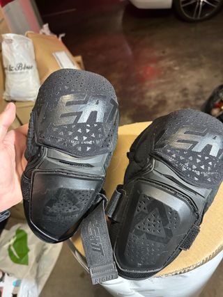 Rodilleras Leatt Negras