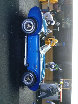 Shelby Cobra 427 S/C Road Signature 1/18