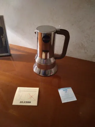 Caffettiera Alessi in metallo e legno