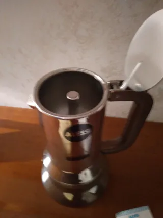 Caffettiera Alessi in metallo e legno