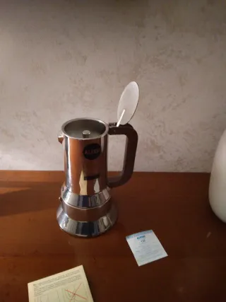 Caffettiera Alessi in metallo e legno