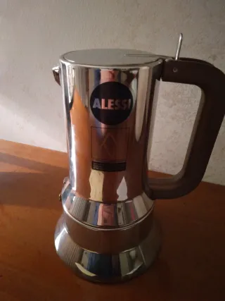 Caffettiera Alessi in metallo e legno