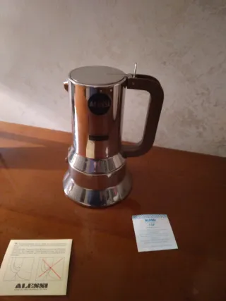 Caffettiera Alessi in metallo e legno