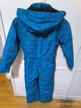 Traje de esquí mono azul estampado. Usado un día.