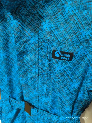 Traje de esquí mono azul estampado. Usado un día.