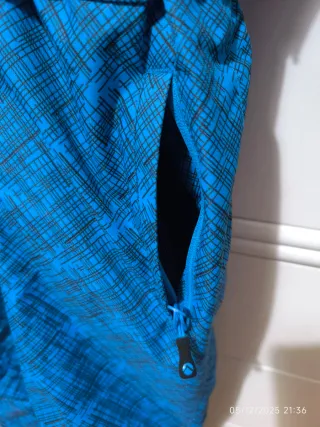 Traje de esquí mono azul estampado. Usado un día.