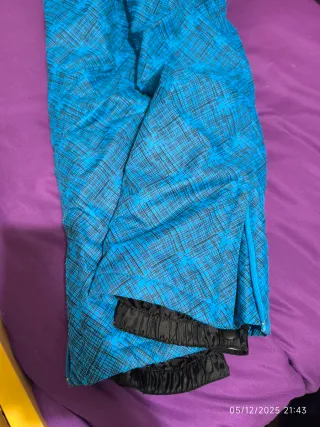 Traje de esquí mono azul estampado. Usado un día.