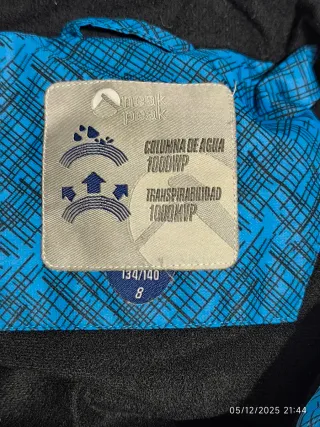 Traje de esquí mono azul estampado. Usado un día.