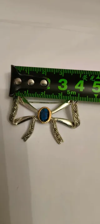 Alfinete de peito antigo com pedra azul