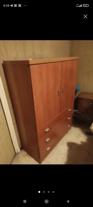 Armario de ropa de habitación