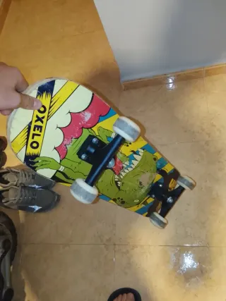 Patinete Oxelo con diseño de dinosaurio