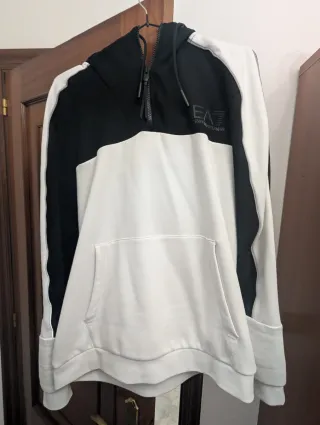 Sudadera Emporio Armani Negra y Blanca