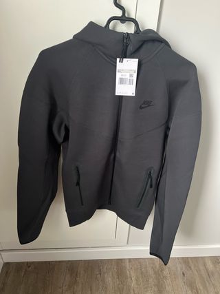 Sudadera Nike Tech Fleece. Nueva.