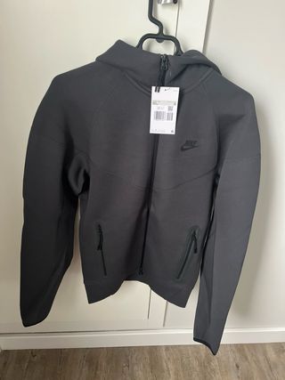 Sudadera Nike Tech Fleece. Nueva.