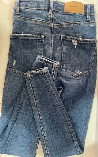 Jeans Stradivarius desgastados