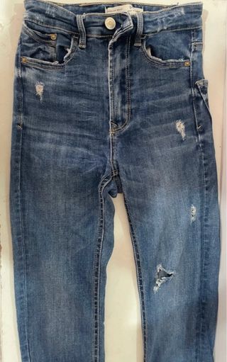 Jeans Stradivarius desgastados