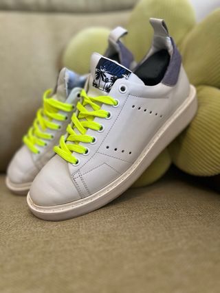 Golden Goose Sneakers Bianche con Laccio Giallo