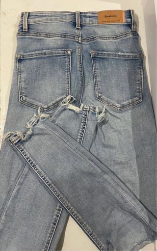 Jeans Stradivarius desgastados
