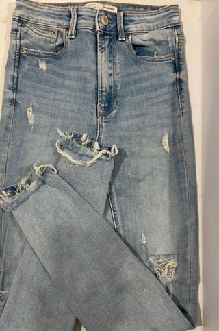 Jeans Stradivarius desgastados