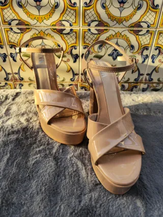 Tacones plataforma nude elegantes