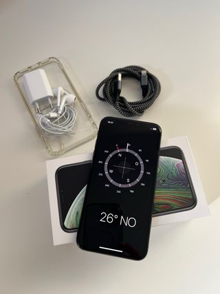 iPhone XS 64GB con accesorios en buen estado.