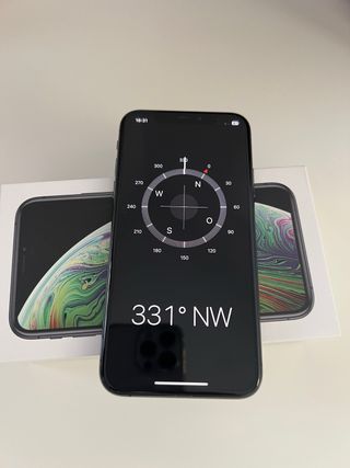 iPhone XS 64GB con accesorios en buen estado.