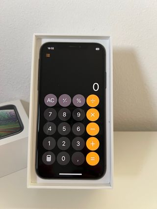 iPhone XS 64GB con accesorios en buen estado.