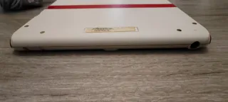 Nintendo 2DS con caricatore e gioco. Leggere!