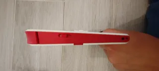 Nintendo 2DS con caricatore e gioco. Leggere!