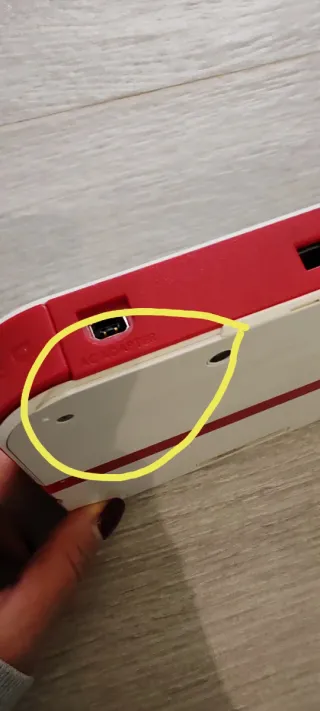 Nintendo 2DS con caricatore e gioco. Leggere!