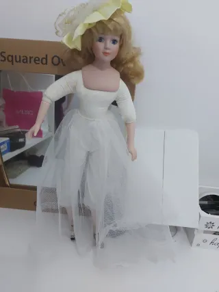 Muñeca de porcelana antigua